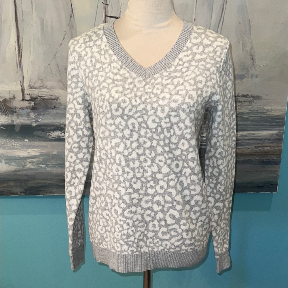 Croft & Barrow Gray Animal Print V Neck Sweater, Small